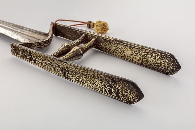 Qatar Dagger with iron handle and silver inlaid inscription | MasterArt